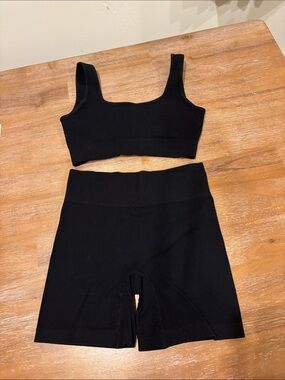 Black Ribbed Seamless Sports Bra & High-Waist Biker Shorts Set